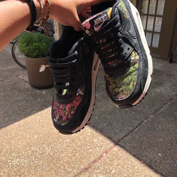 Size 7.5 USW Nike AirMax - Picture 6 of 7